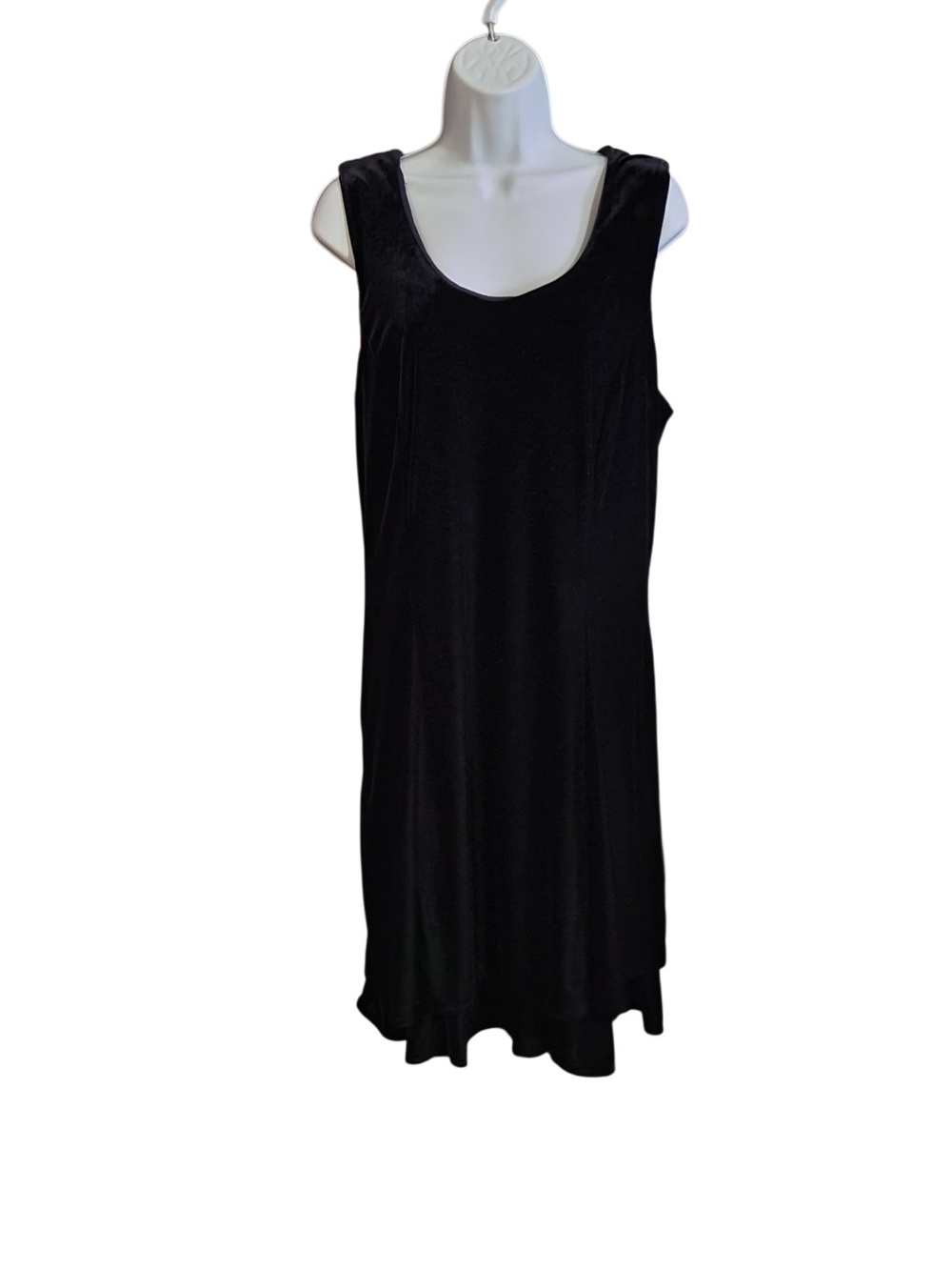 Classic Velvet Sleeveless Cocktail Dress